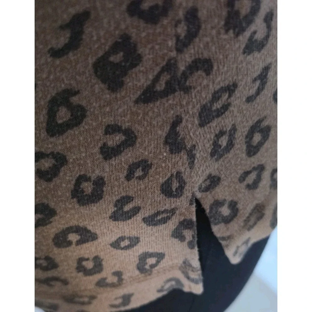 Abercrombie & Fitch Leopard Animal‎ Print Henley Knit Sweater Preppy Casual Boho
